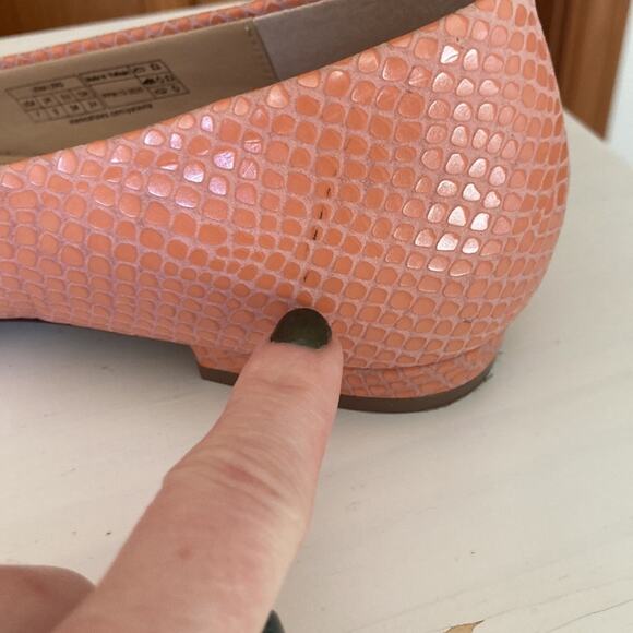 Vionic Peachy Pink Embossed Leather Lena Flats, Size 7 - Picture 11 of 16